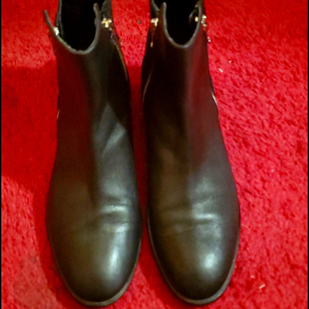 Woman Black leather Ankle Boots